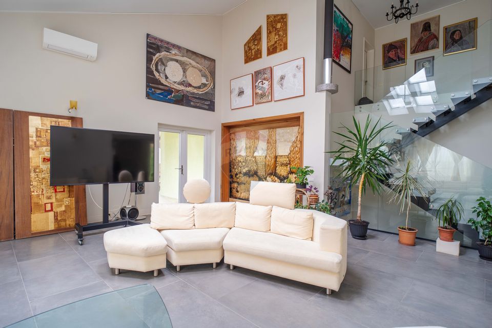 Casă / Vilă cu 10 camere, de vânzare. Todireni, Botoșani.