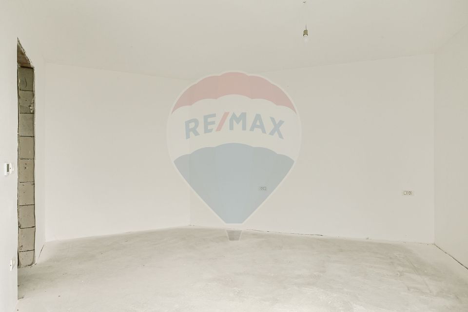 Apartament 3 camere 148 mp de vânzare cu loc parcare în zona Subcetate