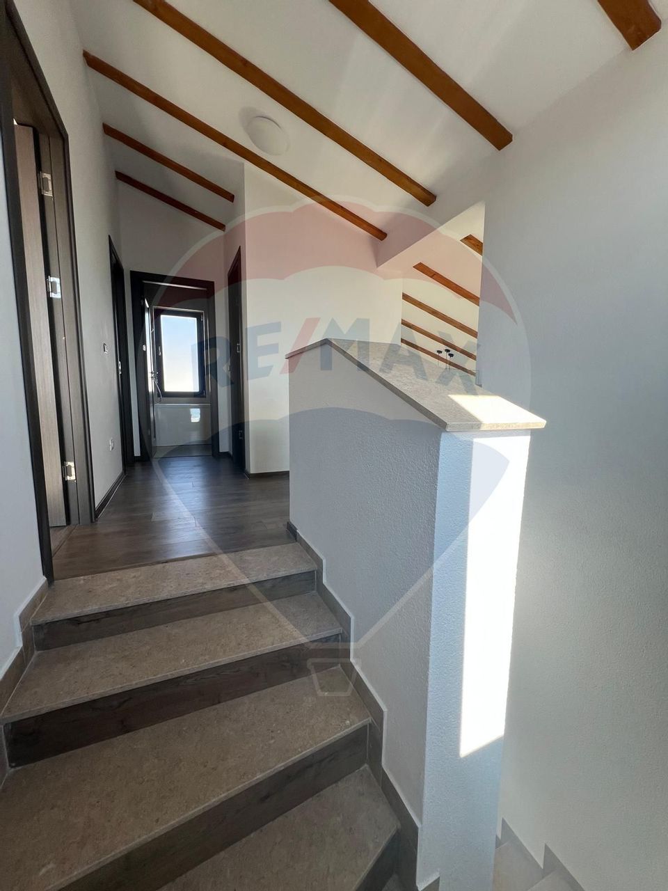 Casă / Vilă cu 5 camere de vânzare în zona Exterior Nord