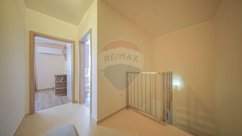 !!  VANDUT !!  Apartament de 3 camere, Tractorul, Brașov
