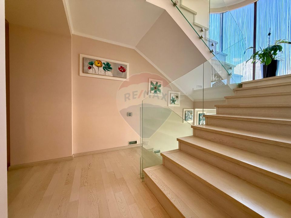 Vila cu piscina si teren 2350mp de vanzare in Mamaia Sat