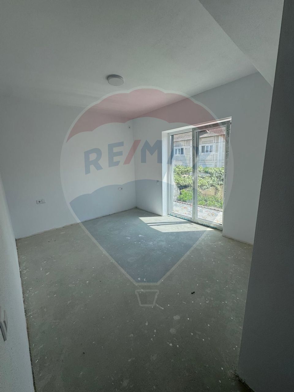 Casă cu 3 camere de vânzare în zona Turnisor