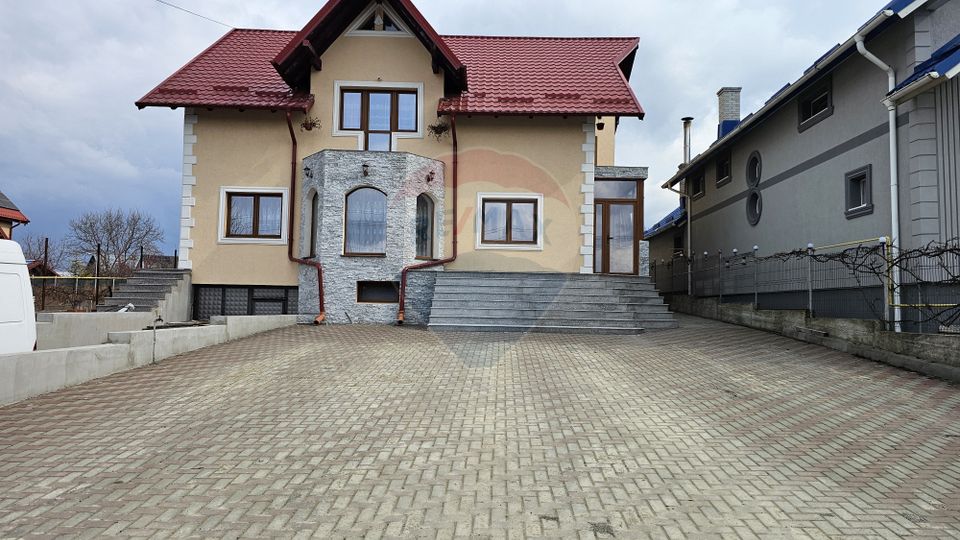 6 room House / Villa for sale