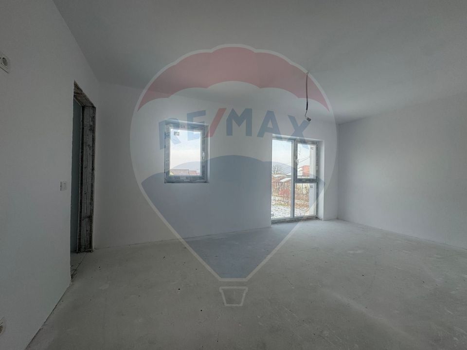 House / Villa with 4 rooms for sale Sabareni