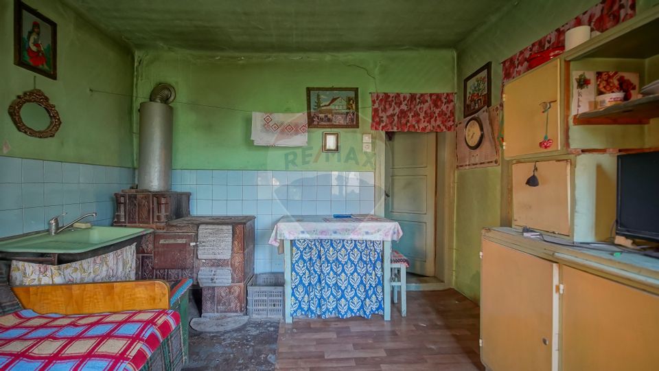 Teren intravilan 7.255 mp +casă rustică – ideal pensiune în Vama Buzău