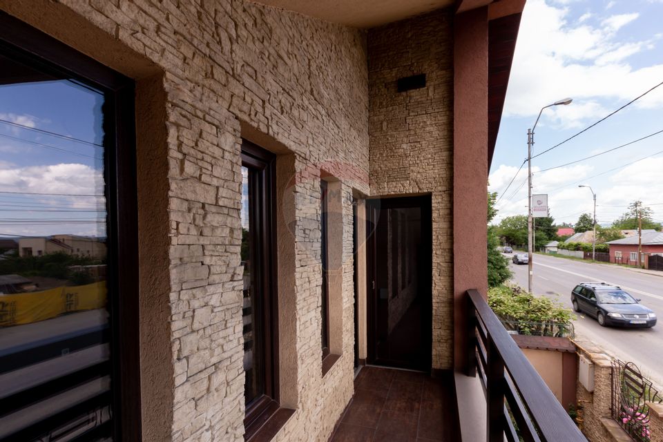 10 room House / Villa for sale, Serbanesti area