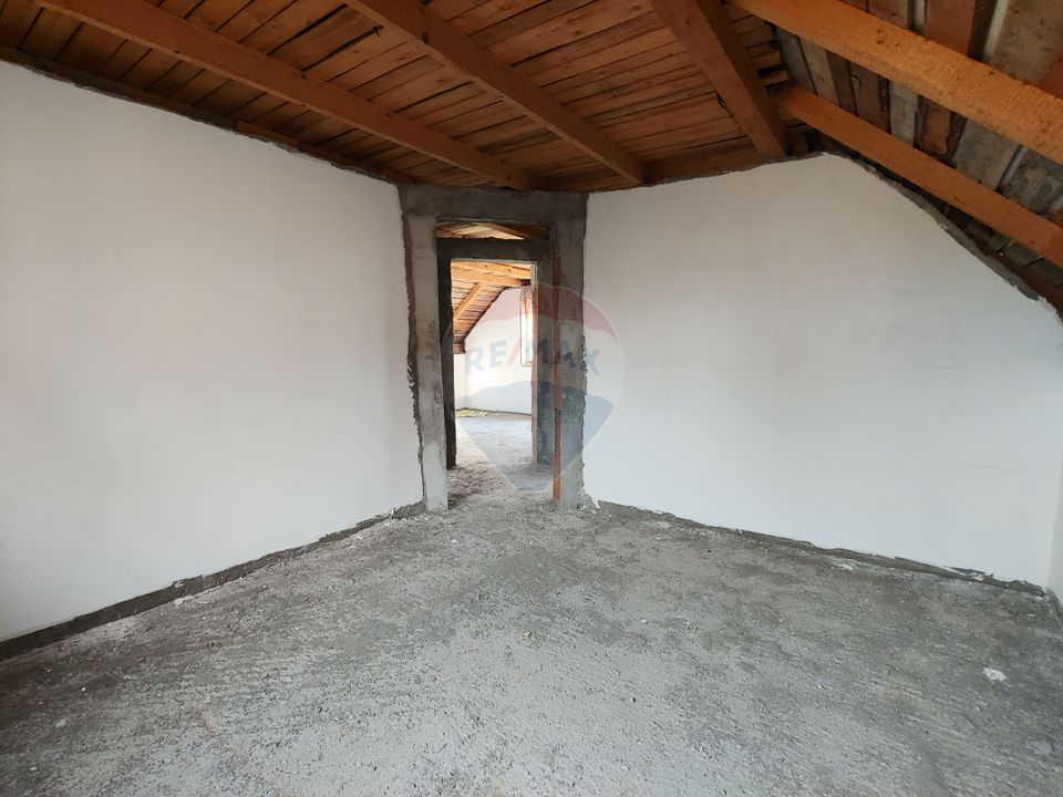 Casă / Vilă individuală cu 560 mp teren, de vânzare în Scheia, Suceava