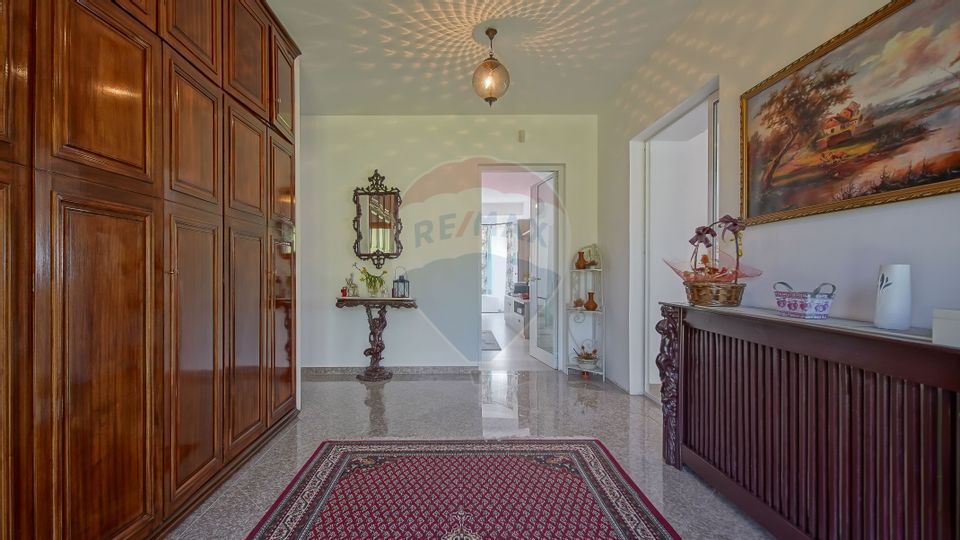 Vilă în zona Glăjărie, 10 camere, Sp + E + M, teren 2789 mp