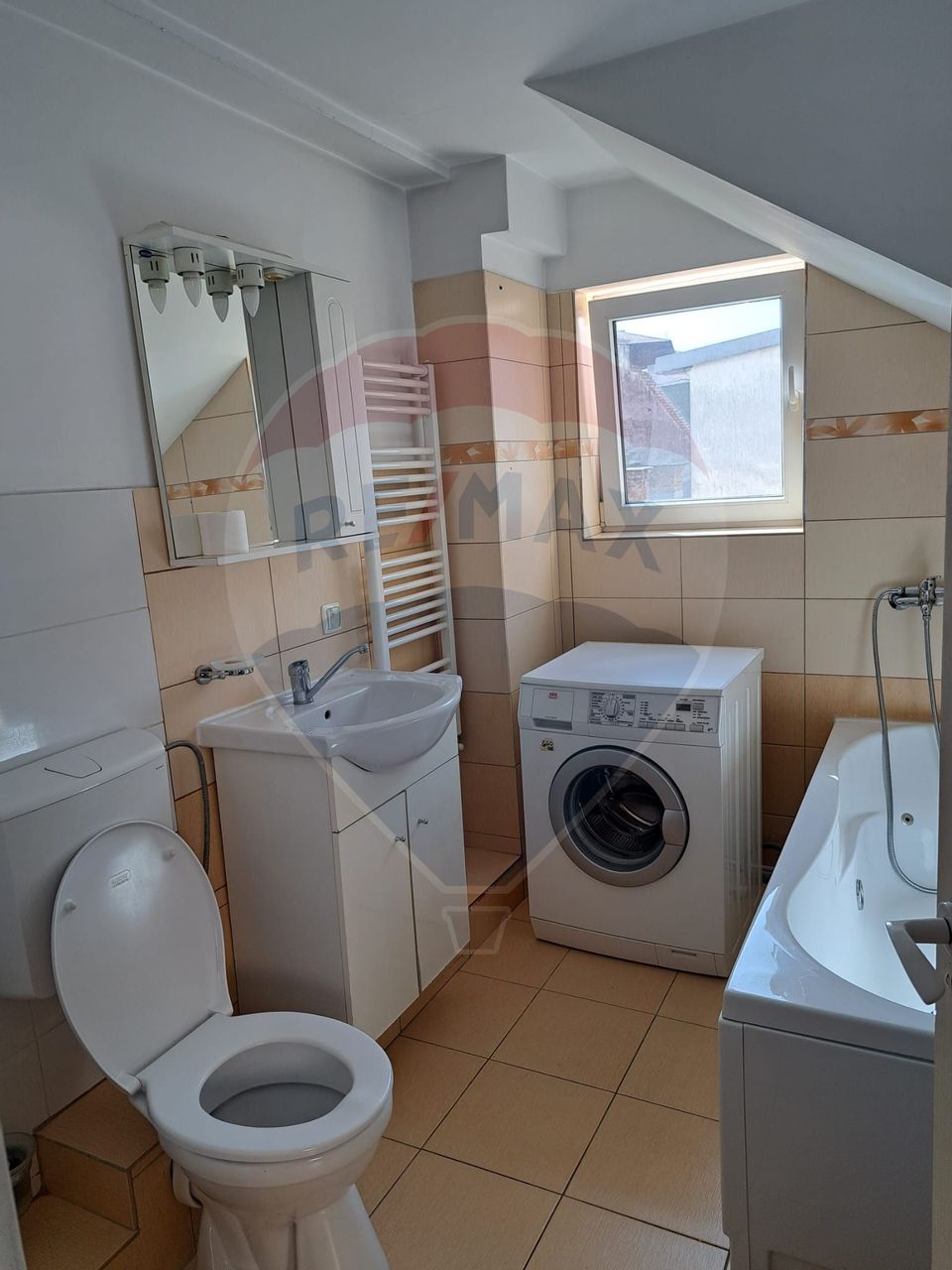 De inchiriat apartament modern, ultracentral, 4 camere cu terasa, Cluj