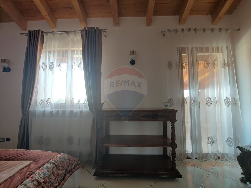 Casă / Vilă de lux cu 5 camere de vânzare în Vadu Moldovei, Suceava