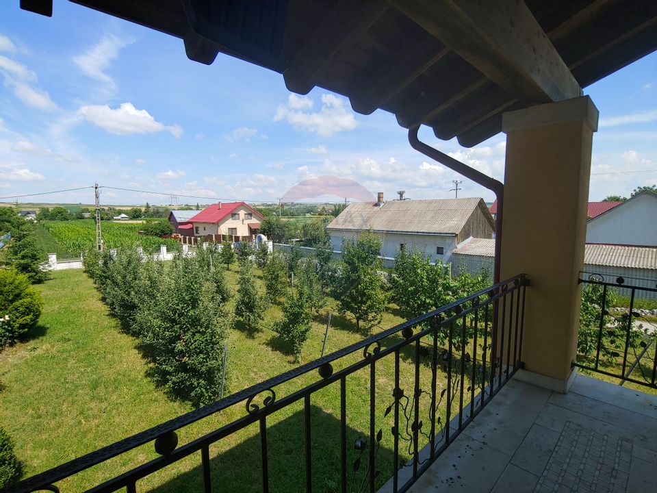 Casă / Vilă de lux cu 5 camere de vânzare în Vadu Moldovei, Suceava