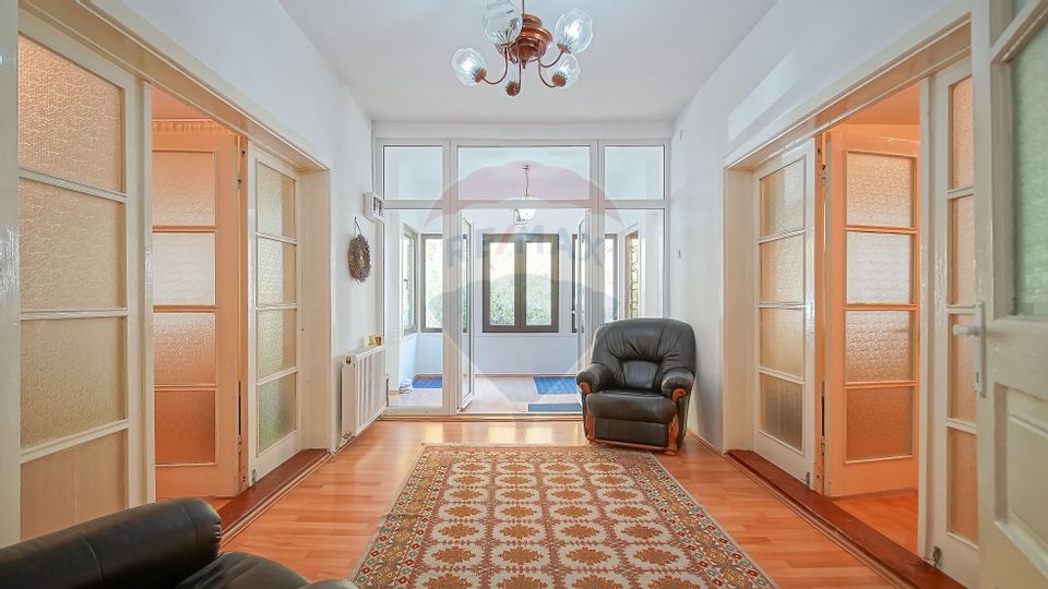 Vilă cu farmec istoric în Bușteni, pensiune sau locuință de vacanță!