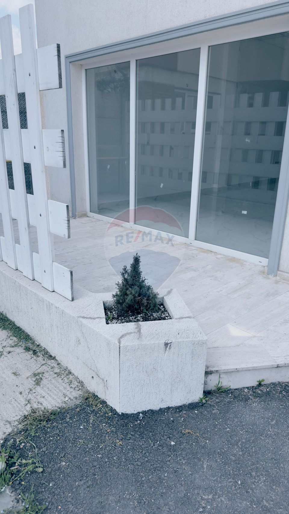 Proprietate premium în Filiași, locuință de lux cu spații comerciale