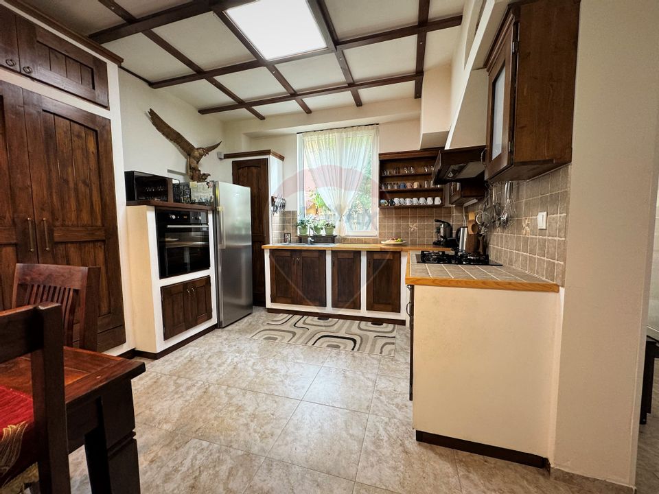 Apartament 3 camere în vilă Militari/, Roșu, curte generoasă 108