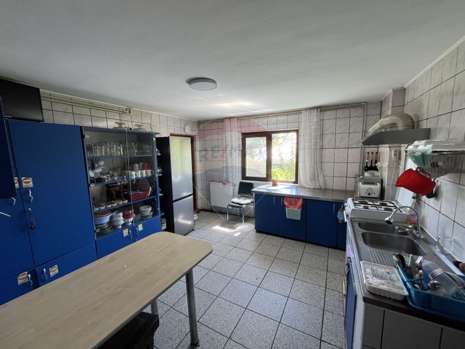 Pensiune de vânzare in vârf de munte la Ciocanu - lângă Sirnea