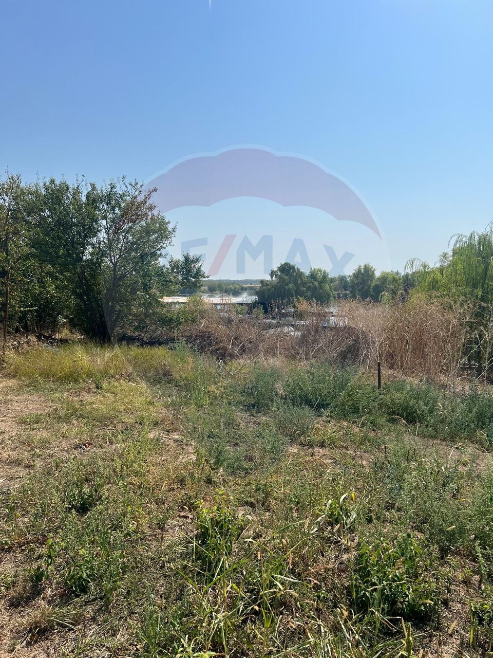 Teren de vanzare / 2,500 mp pe Malul Lacului Tancabesti /Ilfov