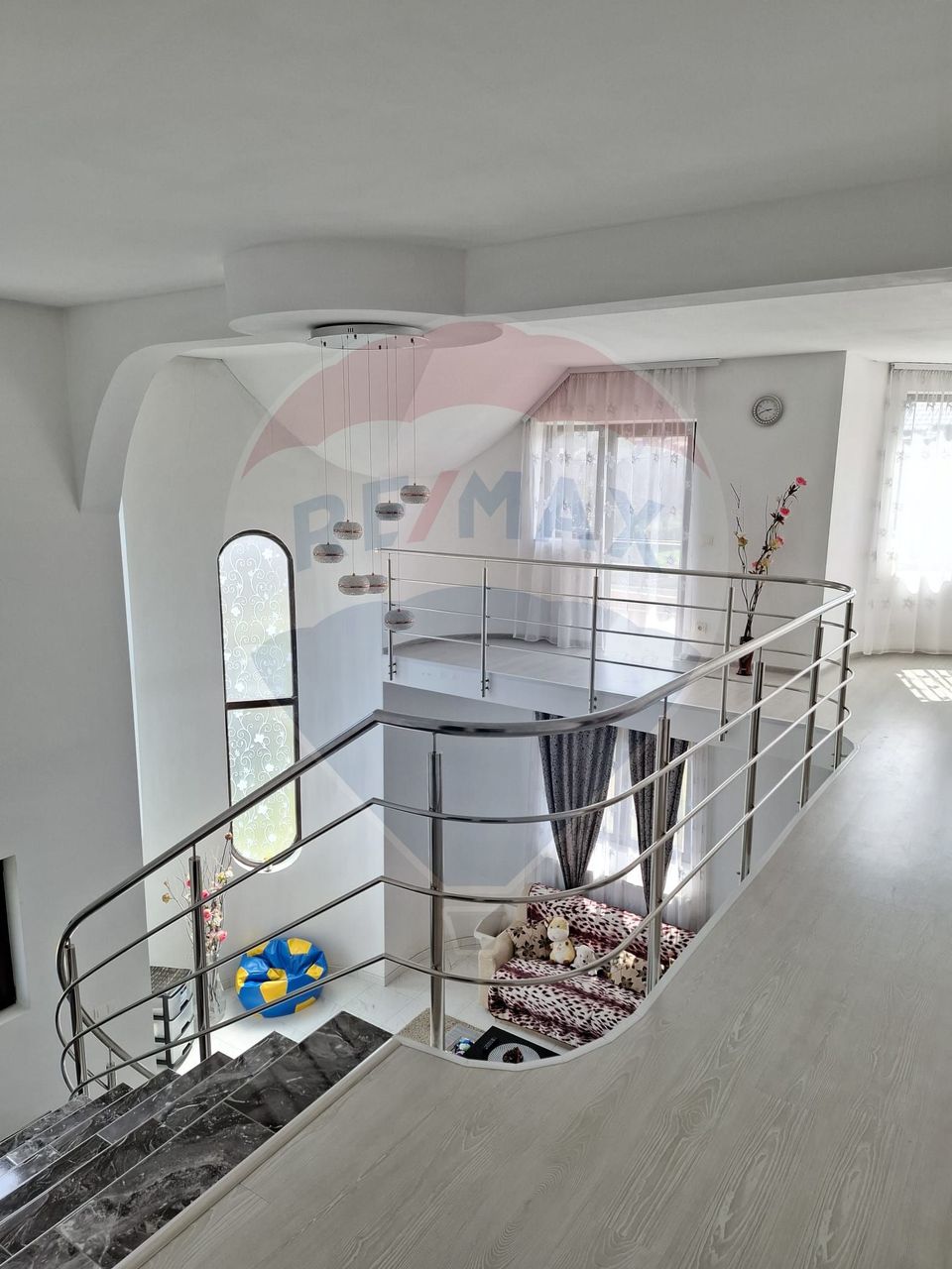 Casă / Vilă cu 5 camere de vânzare