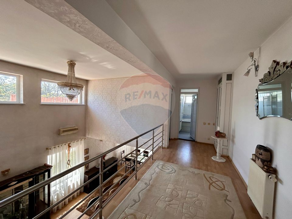 Casă / Vilă cu 16 camere de vânzare în zona Central