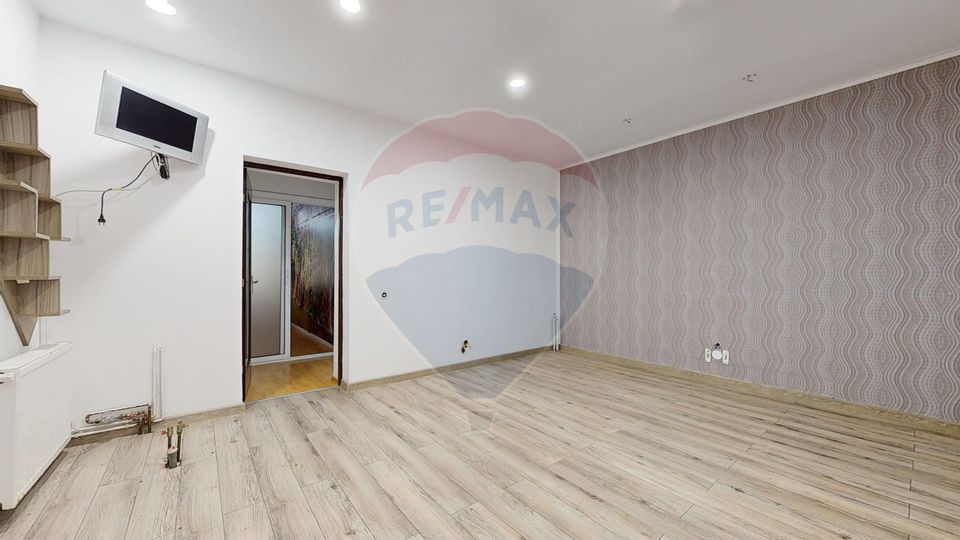 60sq.m Commercial Space for rent, Bartolomeu area