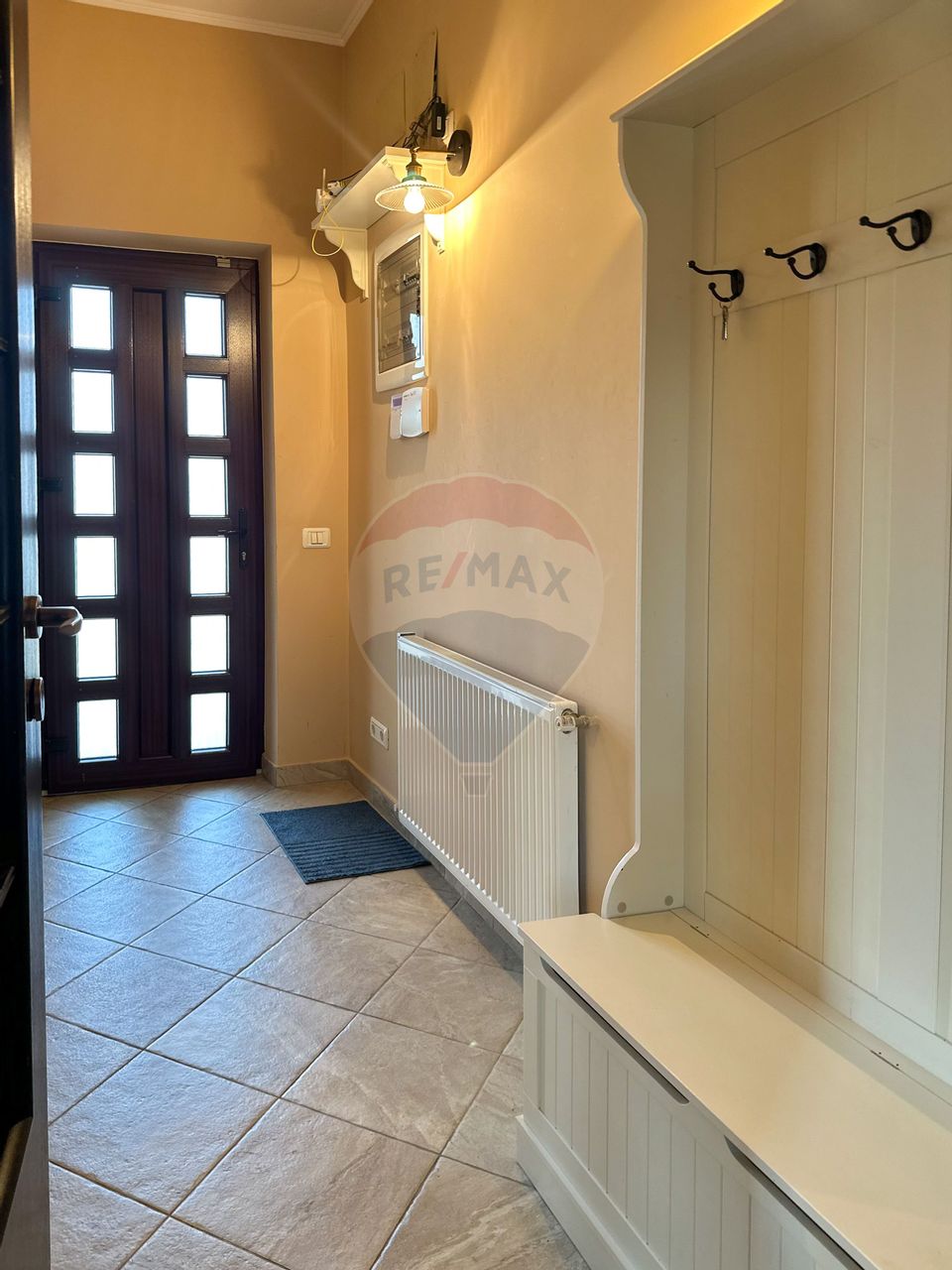 Vila cu doua unitati locative de inchiriat în zona de Nord / Sisesti