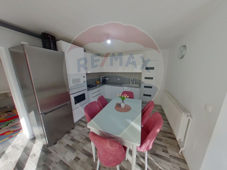 Casă / Vilă cu 3 camere de vânzare în zona Est