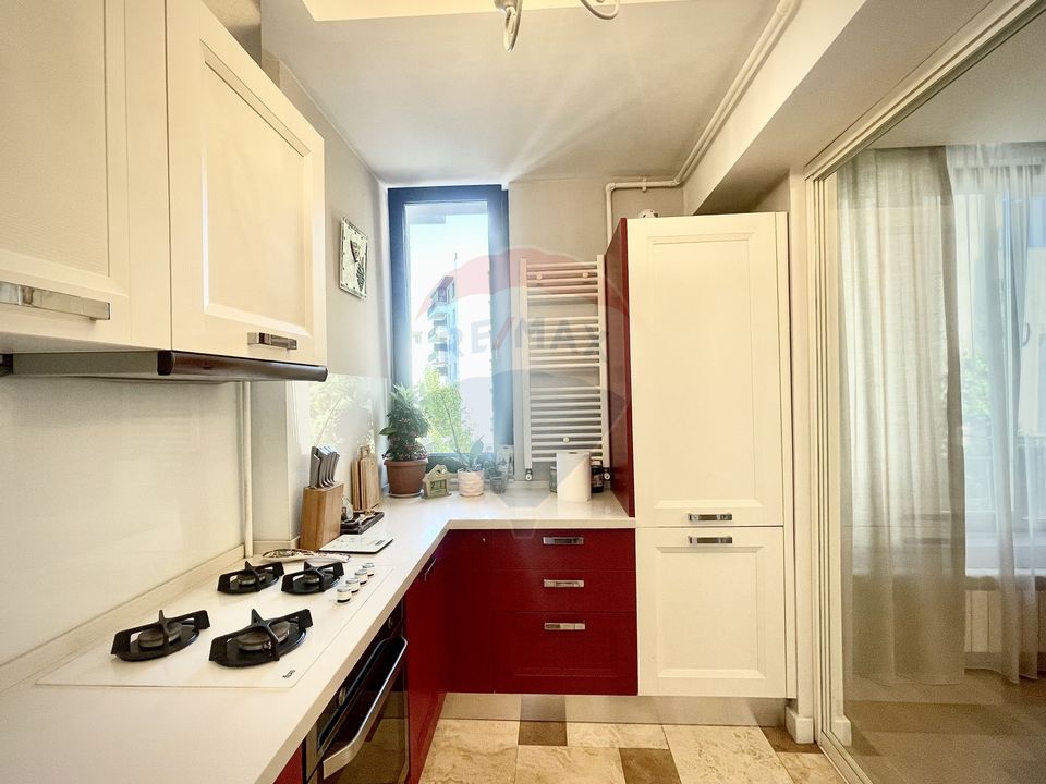 Apartament cu 3 camere de vanzare în zona Calea Calarasilor