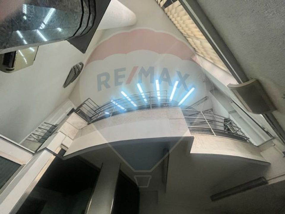 180sq.m Commercial Space for rent, Central area