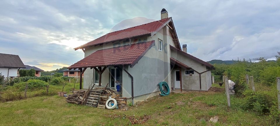 DE VANZARE casa la 10 min de oras