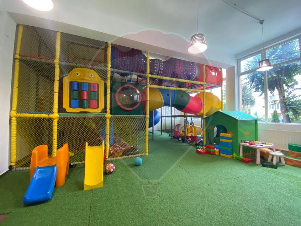 Închiriez loc de joacă + sală evenimente, spațiu versatil activități
