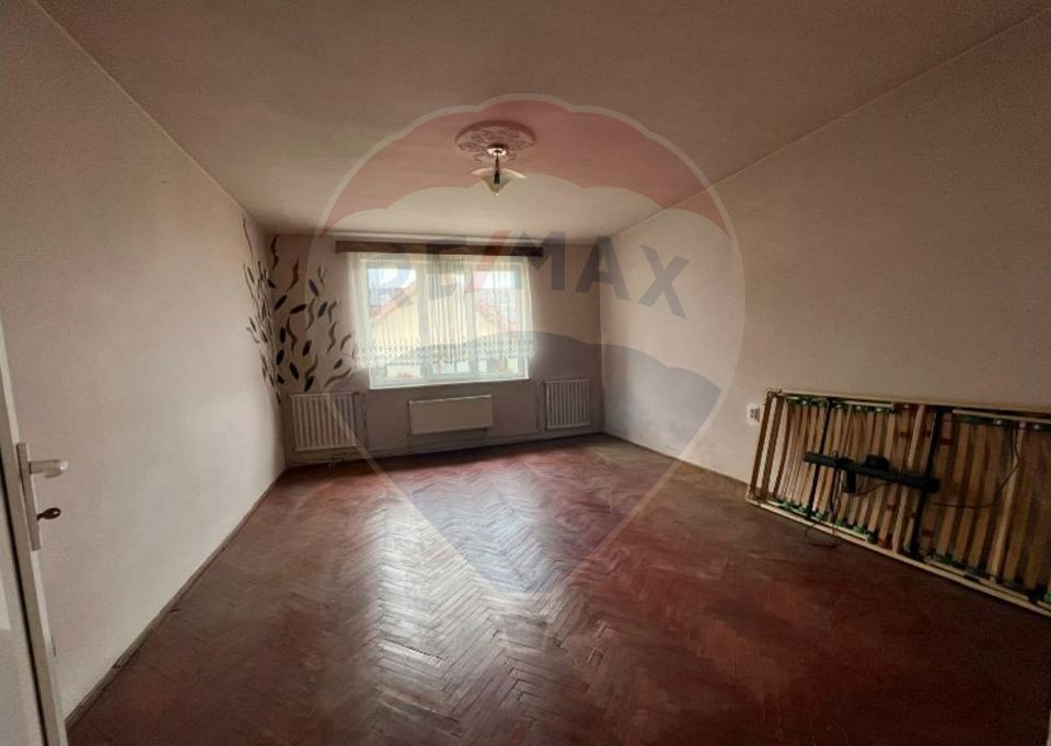 Vilă multifuncțională centrală Șelimbăr – 3 ap. sau birouri