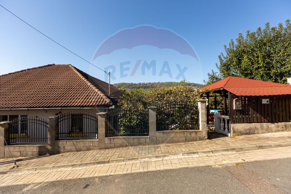 3 room House / Villa for sale, Est area