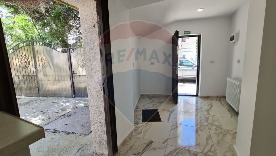 Apartament cu 2 camere decomandat de vânzare Centru