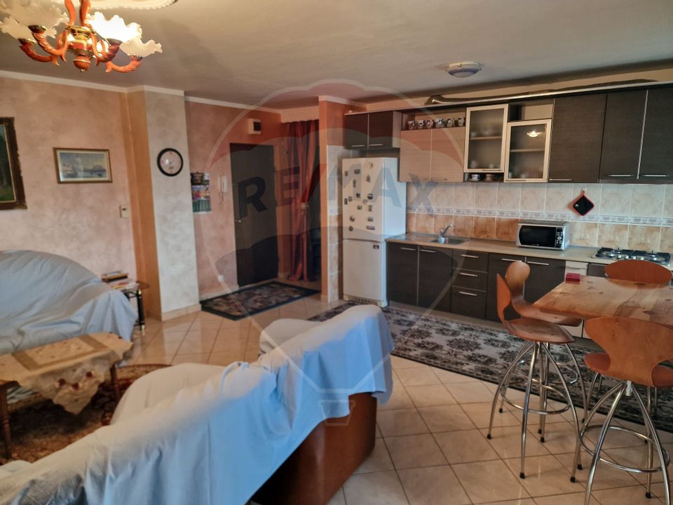 Apartament cu 3 camere de vânzare în zona Stefan cel Mare