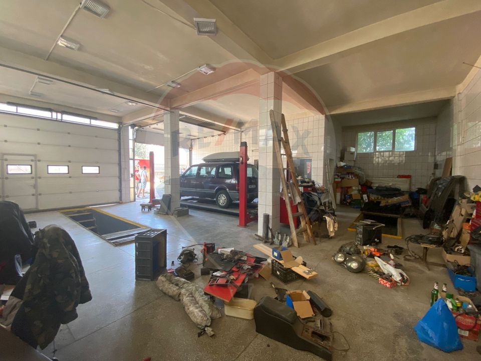 Casă / Vilă, și service cu spații de birouri, de vânzare în sector 4