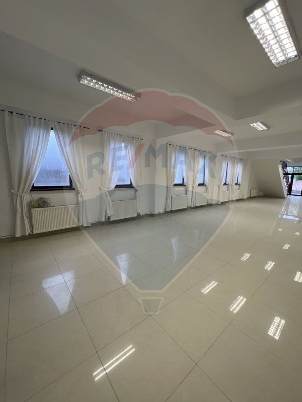 240.22sq.m Commercial Space for rent, Inel II area