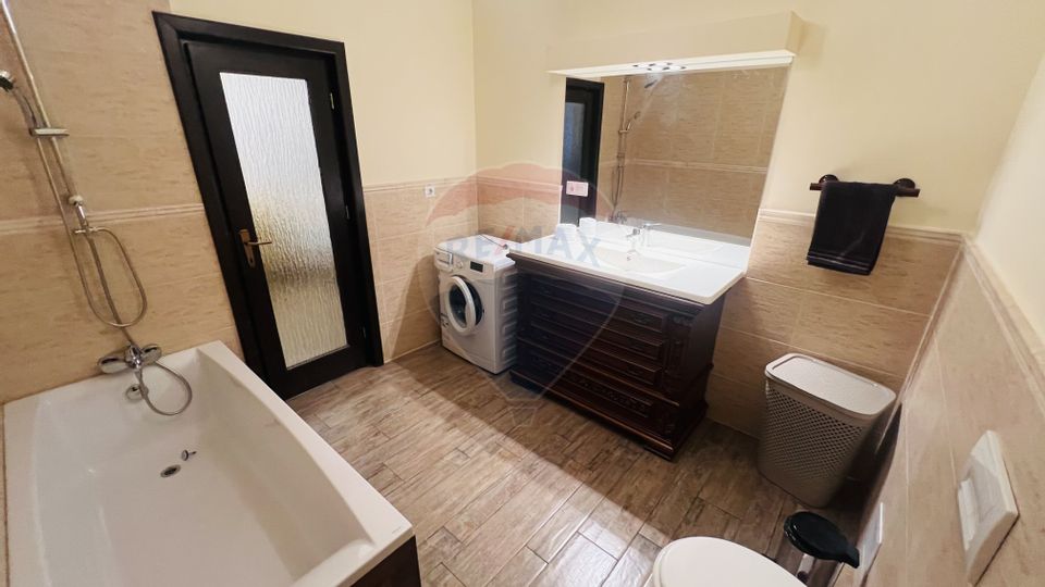 Apartament cu 3 camere de închiriat în zona ultracentralǎ