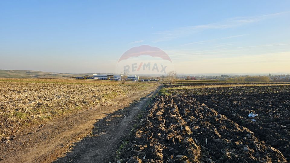 Teren extravilan 6,100mp Stroiesti / Soseaua DN17, Suceava