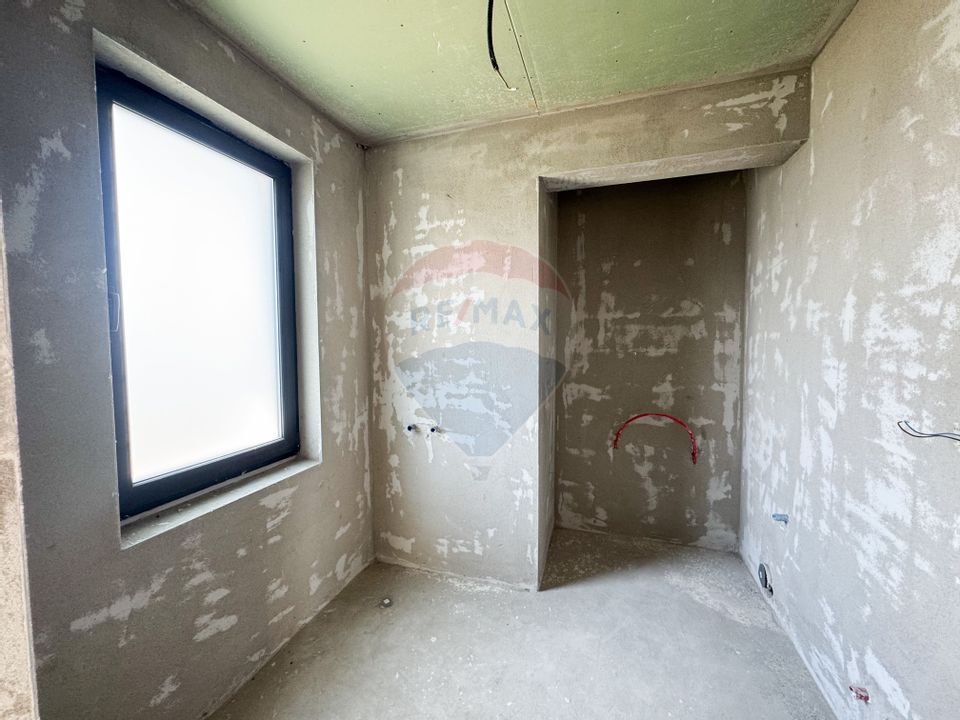 Casă semifinisată în Dezmir - Spațiu, liniște, acces rapid către oraș