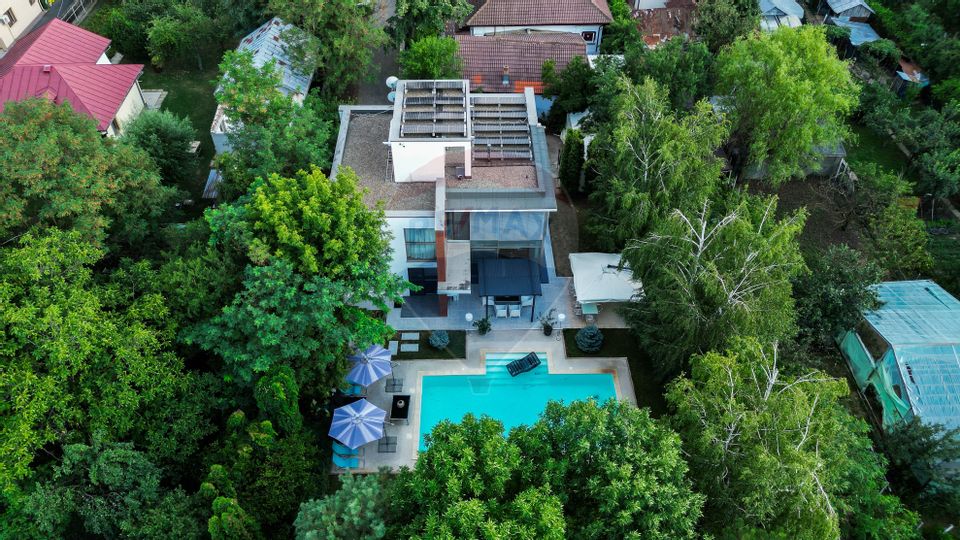 Detached villa | Design | Pool | Natural Vegetation | Large Yard