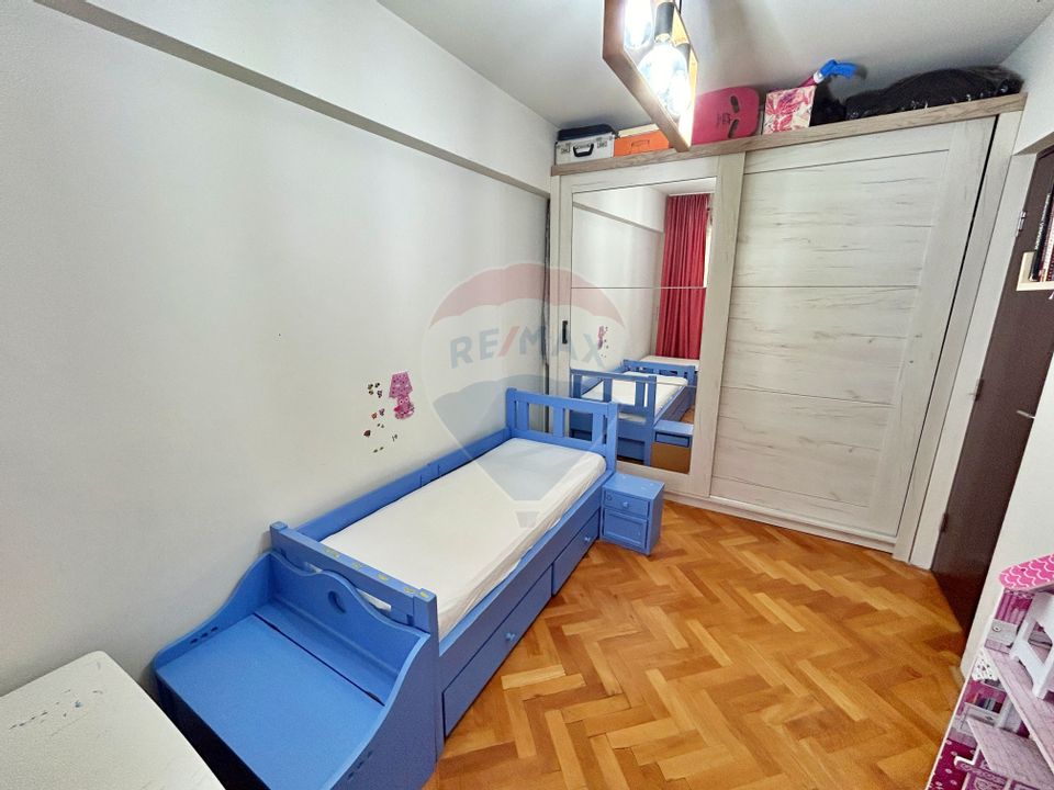 Apartament cu 4 camere de vânzare în zona Aurel Vlaicu