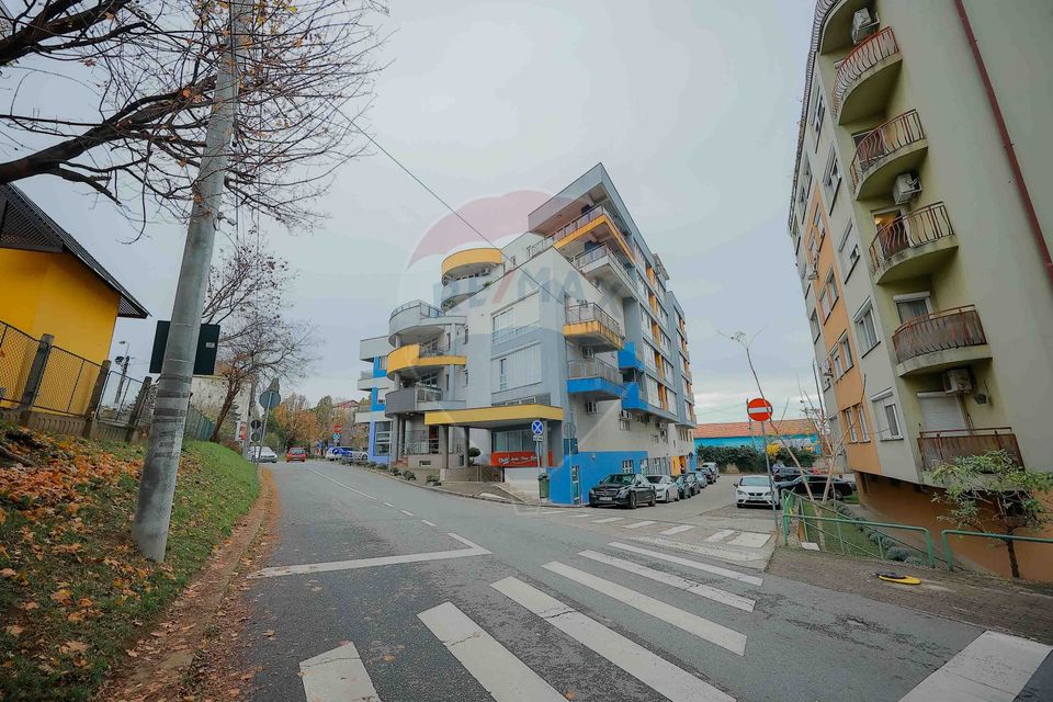 Apartament 3 camere, 2 băi, 91 mpu, lift, terasă mare, Prima Nufărul