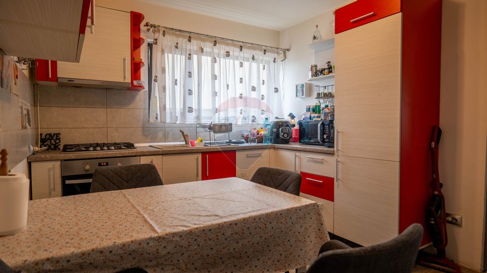4 room House / Villa for sale, Exterior Est area