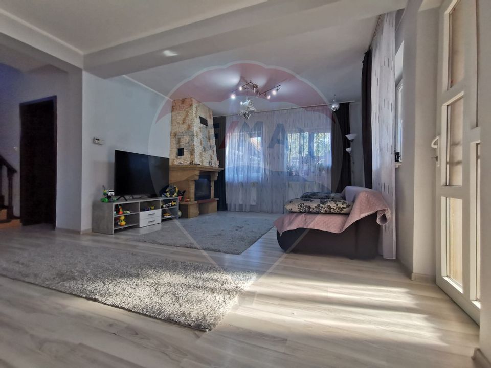 Casă 6 camere si curte, zona Metro Oradea, de vanzare