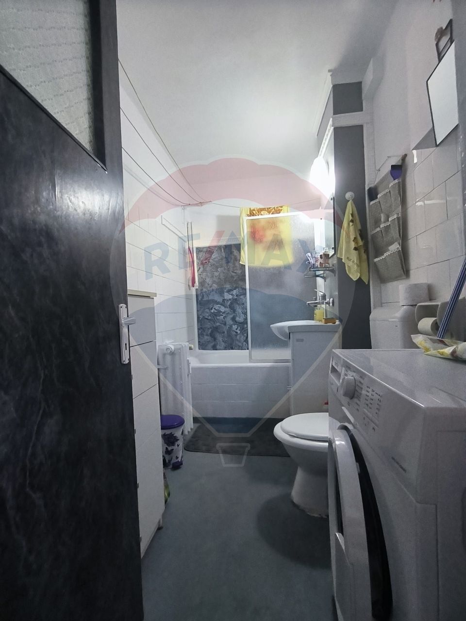 Vanzare ap 3 camere 2 bai etaj 1 complet decomandat  zona Miorita