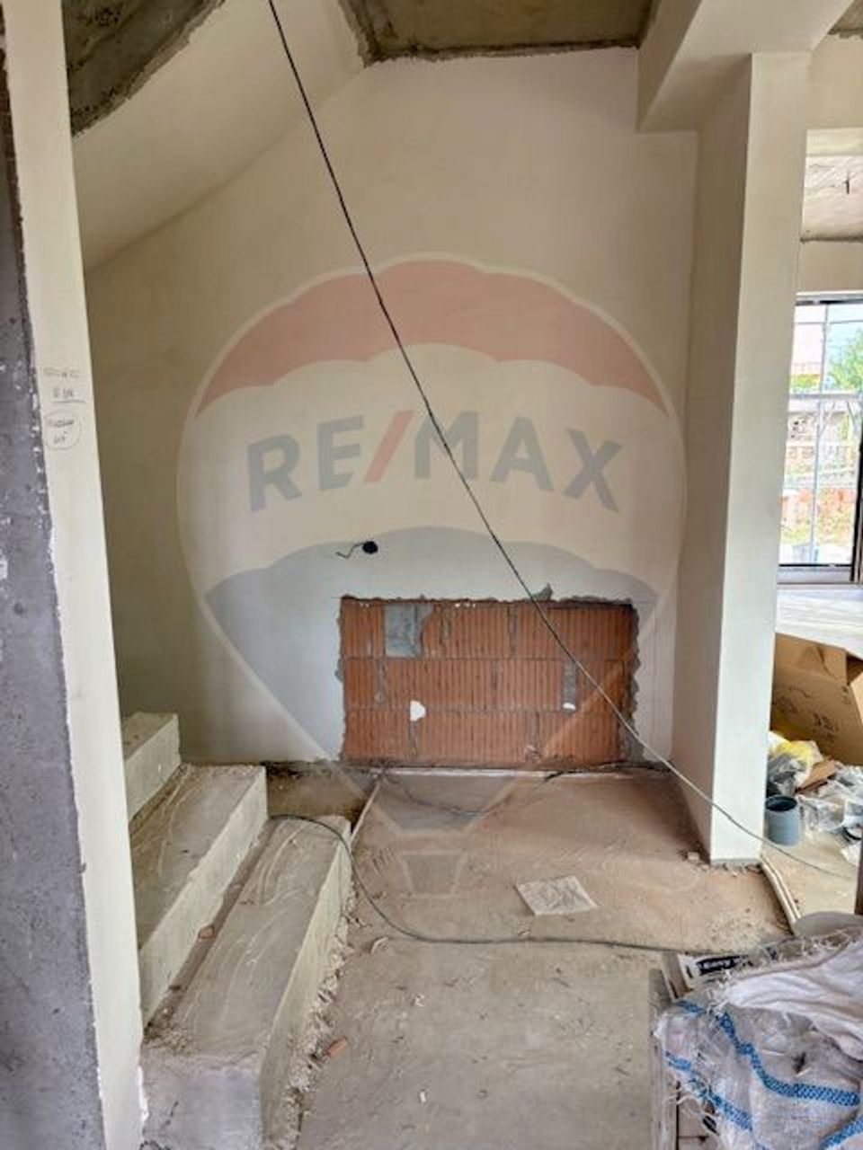 Vilă frumoasa cu 5 camere, 700 mp currte si pompa de caldura - Saftica