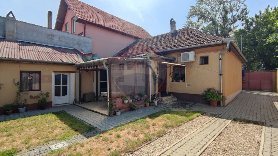 Casă cu Teren 572 mp în Oradea, Str. Octavian Goga Nr. 39, de vânzare