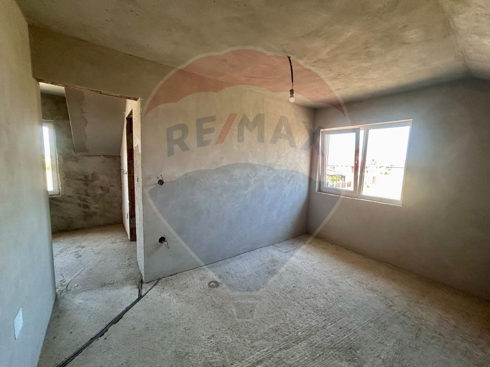 Casă  de vanzare la gri cu 4 camere,teren 552mp in Les