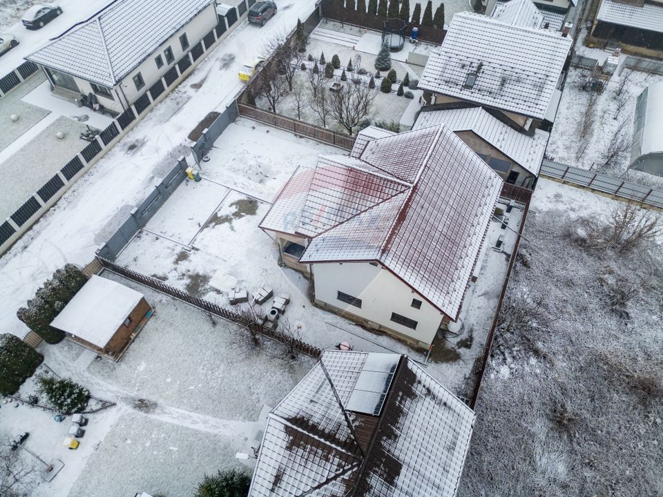 Casă / Vilă cu 4 camere de vânzare în Cartier - Gheraiesti