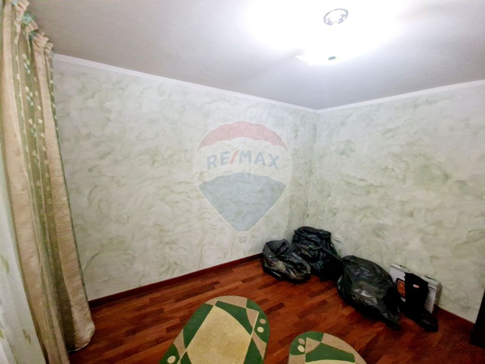 Apartament cu 3 camere de vânzare în zona Darmanesti