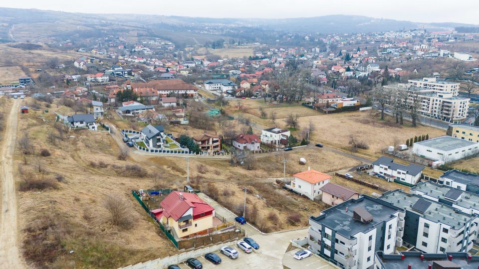 Apartament cu 3 camere de vânzare în zona Bucium